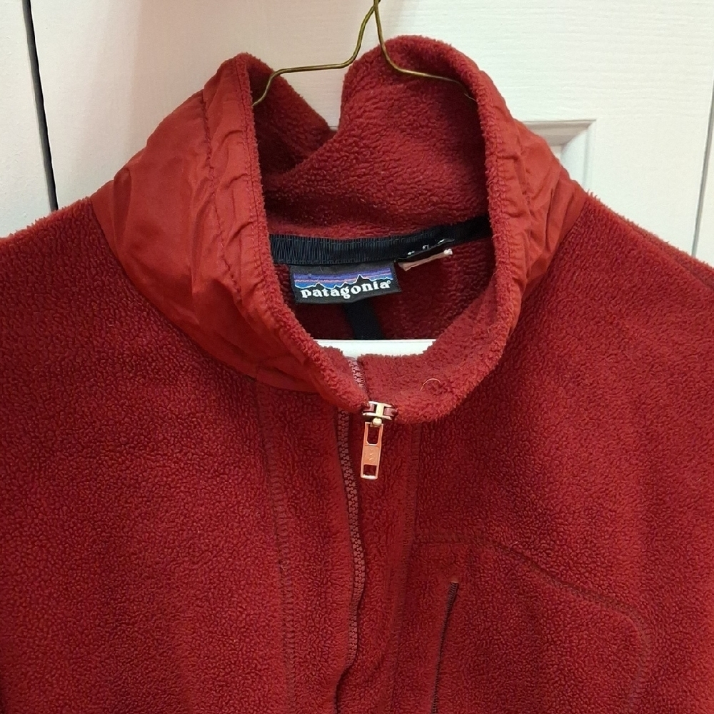 Mens Patagonia Dark Red Large Fleece Jacket